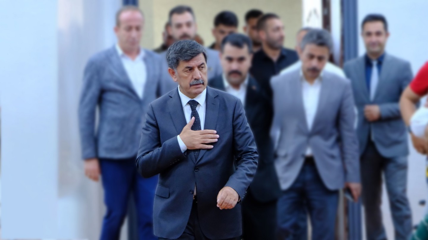Belediyemiz çalışanlarının maaşlarına zam yapıldı, çalışanlar zammı davul ve zurna eşliğinde oynayarak karşıladı.