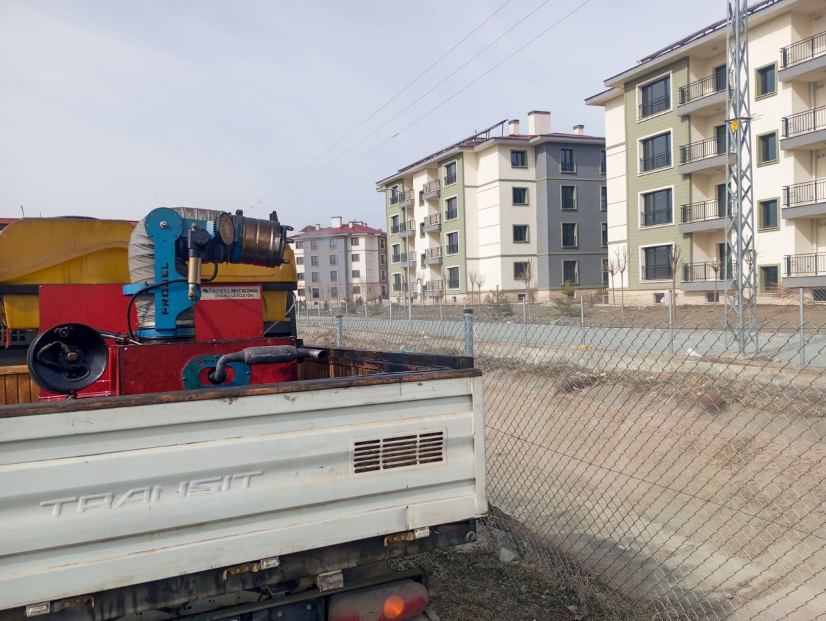 Belediyemiz mücavir alanları içerisinde larva ilaçlaması çalışmaları devam ediyor.