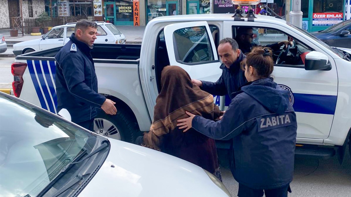 Belediyemiz Zabıta Ekiplerinden Dilencilere Operasyon