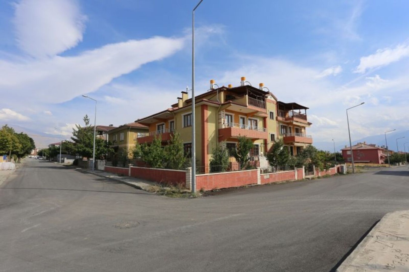 Bir mahallede Daha Asfalt Kaplama Çalışmaları Tamamlandı