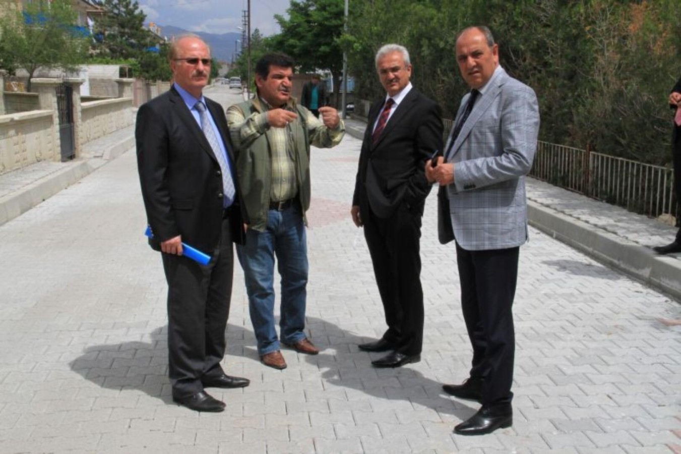 BU YIL 130 Km. YOL KAPLAMASI YAPILACAK