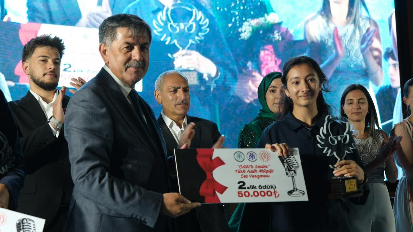 “Canlı Sesler Ses Yarışması” Final Konseri Yapıldı.