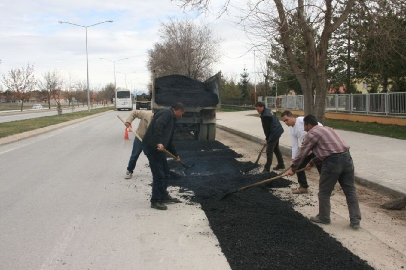 Çok Kısa Bir Süre İçerisinde Bütün Yollarımız Yenilenecek.