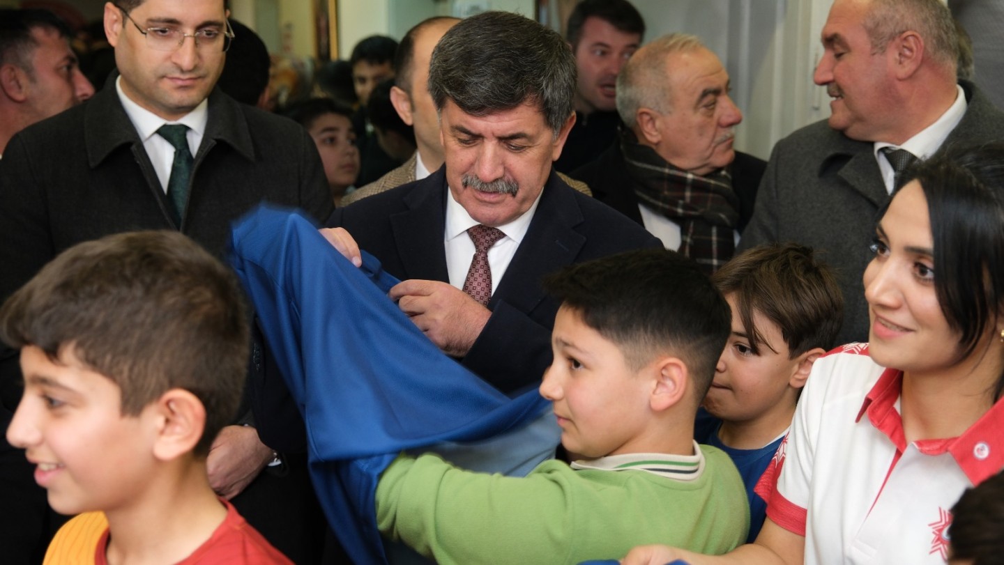 Değer Erzincan Projesi kapsamında, 12 yeni spor kulübünün protokol imza töreni yapıldı.