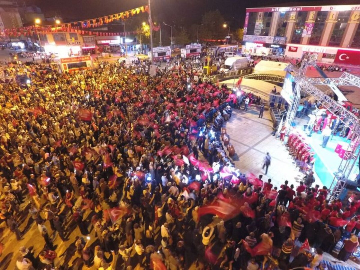 Demokrasi Nöbetinin Son Gününde Meydan Doldu Taştı