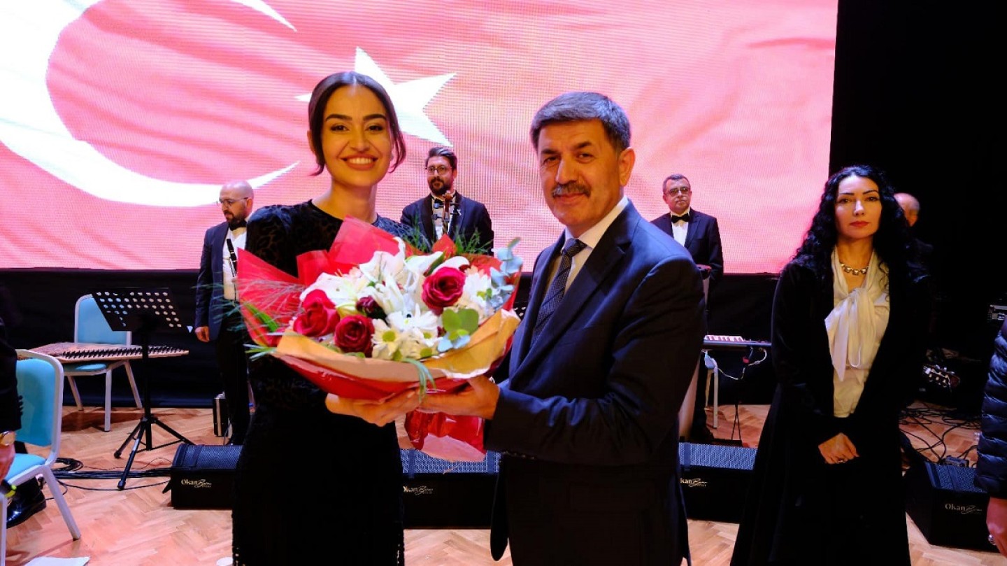 Devlet Halk Dansları Topluluğu Gösterisi ve Konseri
