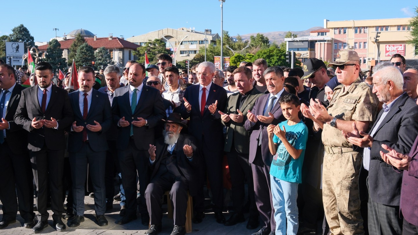 Dörtyol Meydanı’nda Gazze için dualar edildi