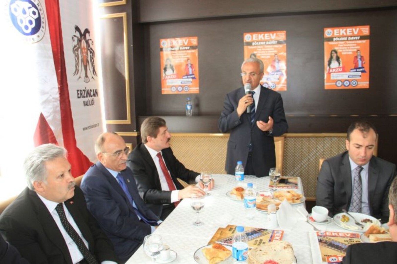 EKEV Akademik Bilim ve Sanat Ödülleri Şöleni Öncesi Bilgilendirme Toplantısı Gerçekleştirildi.