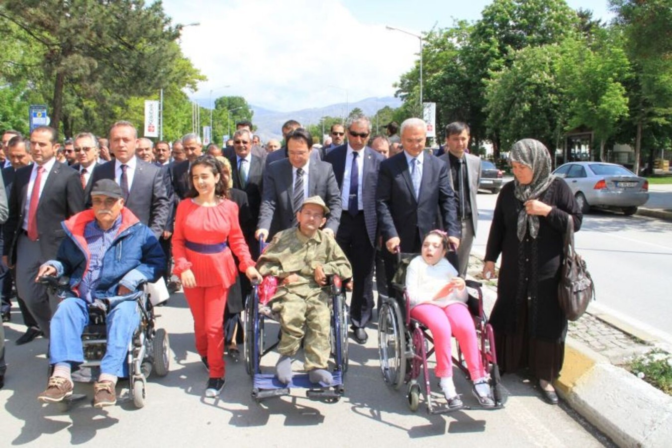 Engelleri Aşmak İçin Yürüyoruz