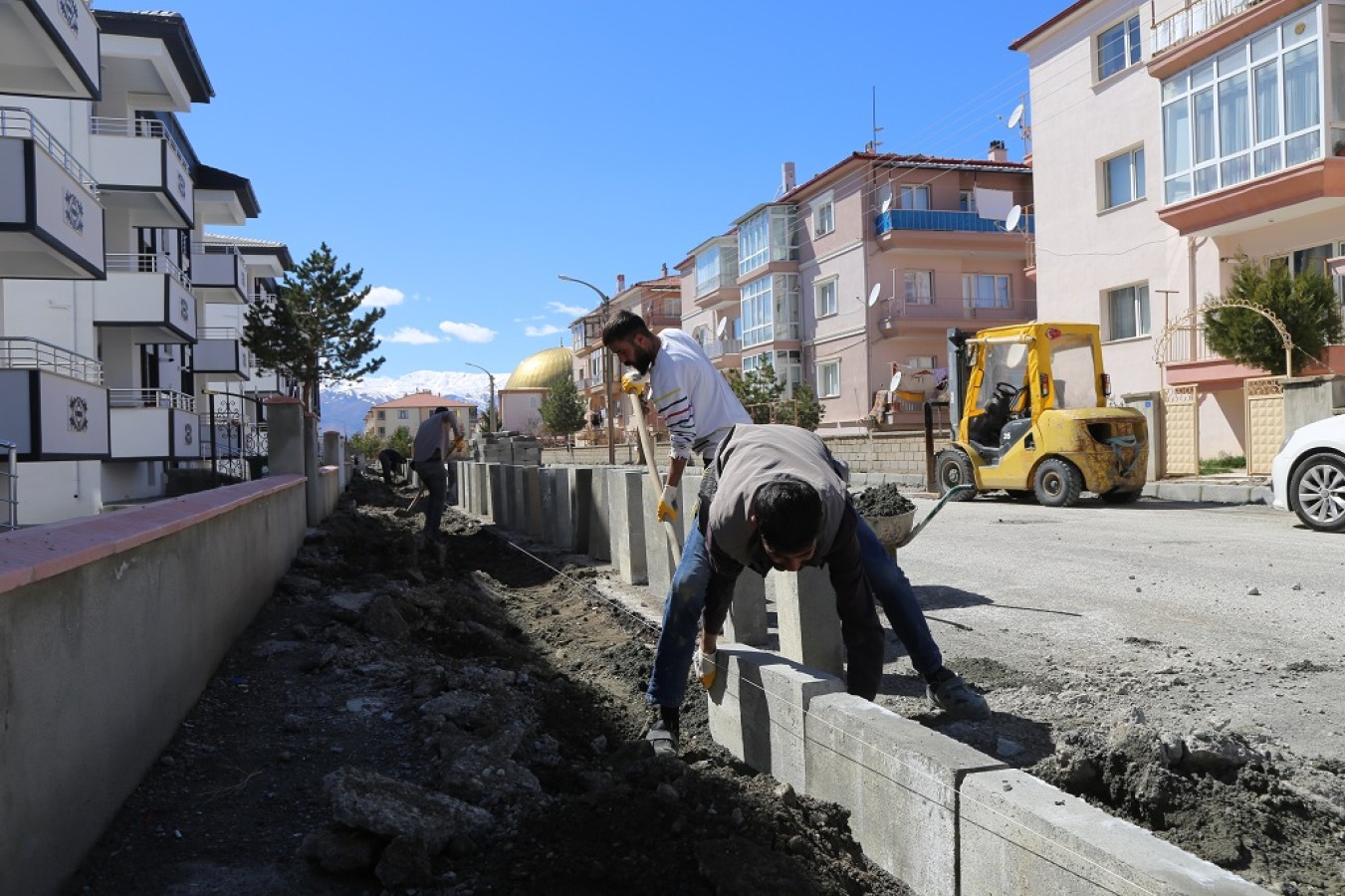 Ergenekon Mahallesi’nde yenileme çalışmaları başladı