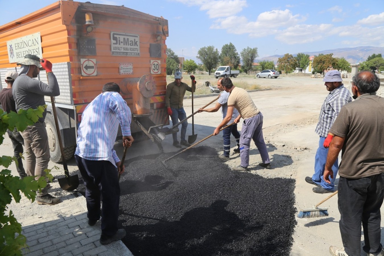 Erzincan Belediyesi Çalışmalarına Devam Ediyor