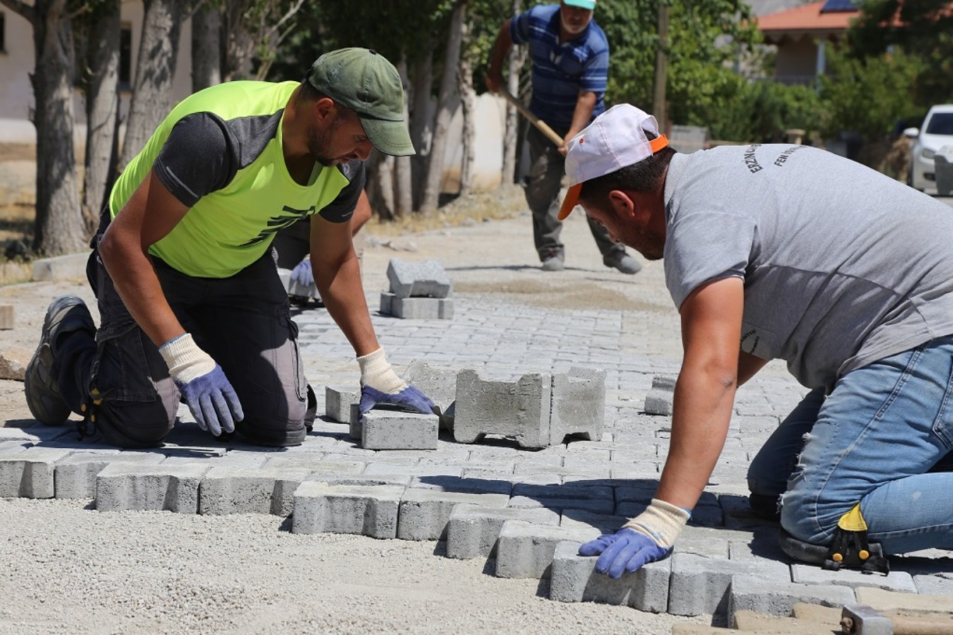 Erzincan Belediyesi kent genelinde çalışmalarına devam ediyor
