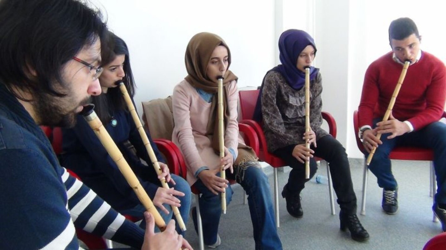 ERZİNCAN BELEDİYESİ SOSYAL BELEDİYECİLİKTE ÇIĞIR AÇTI