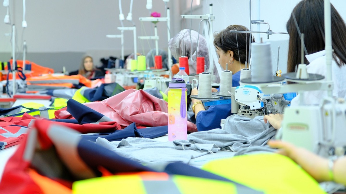 Erzincan Belediyesi Tekstil Üretim Atölyesi Kadın İstihdamına Katkı Sağlıyor