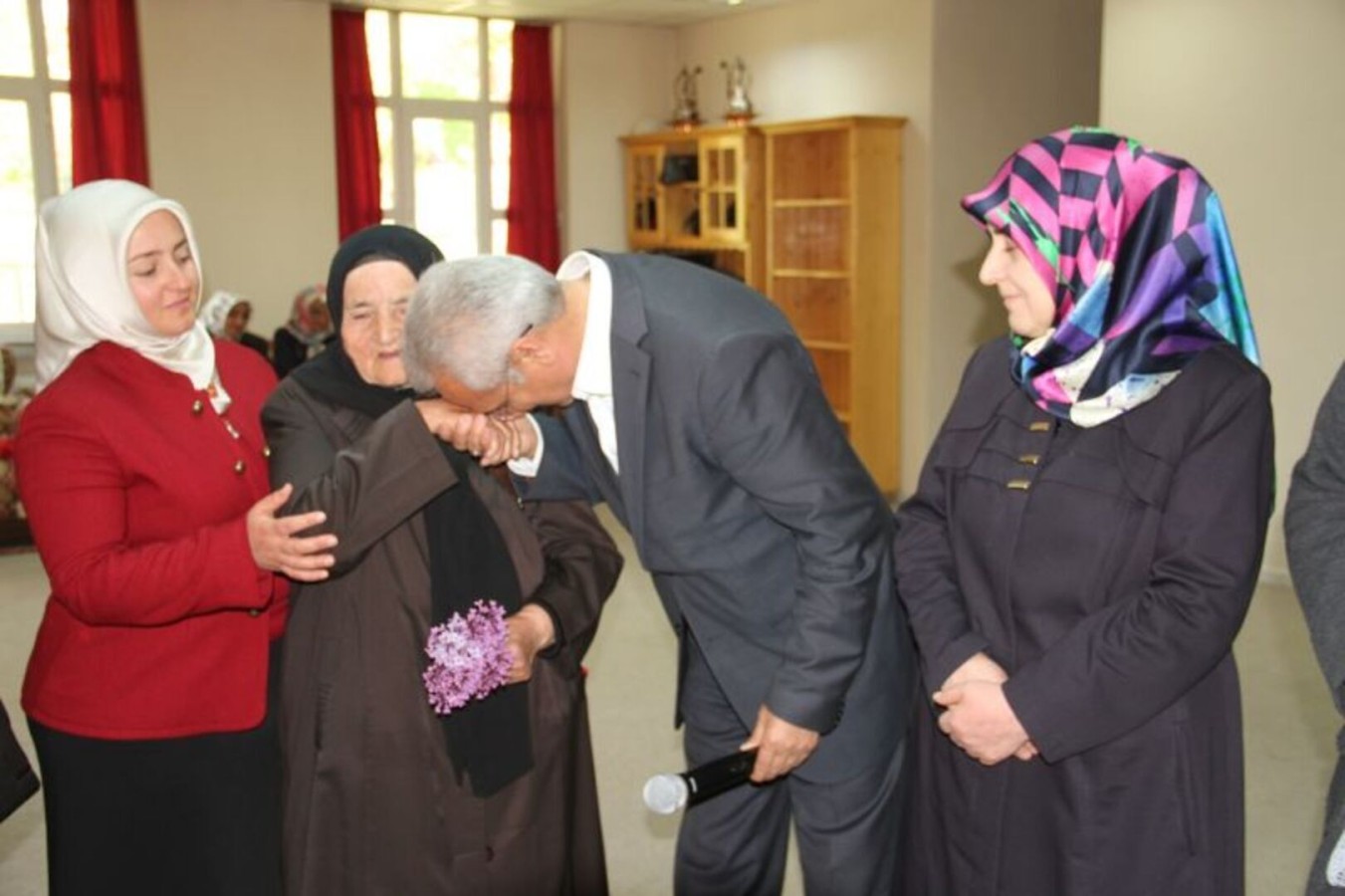 ERZİNCAN BELEDİYESİ VE KADIN MECLİSİ YILIN ANNESİNİ SEÇTİ