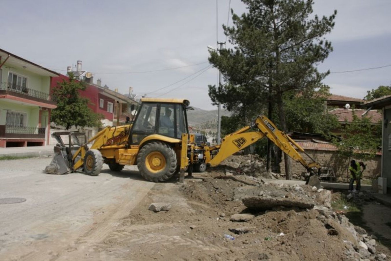 ERZİNCAN BELEDİYESİ YOL DÜZENLEME ÇALIŞMALARINA DEVAM EDİYOR
