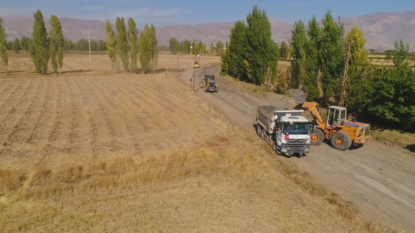 Erzincan-Kemah Yolu Yenileniyor