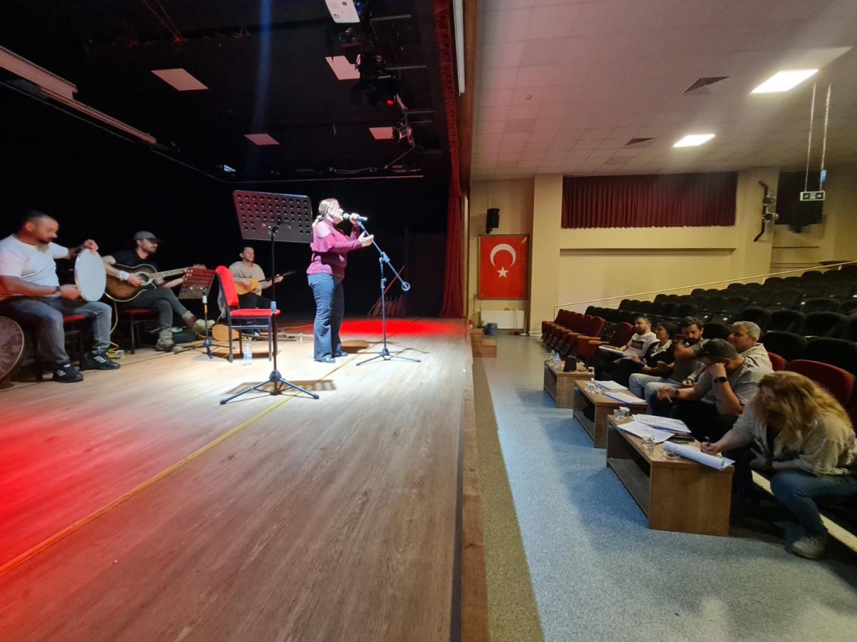 Erzincan’da “Canlı Sesler Türk Halk Müziği Yarışması” Heyecanı Başladı