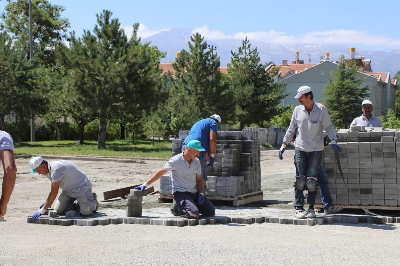 Fen İşleri Müdürlüğü Ekipleri  7/24 Sahada