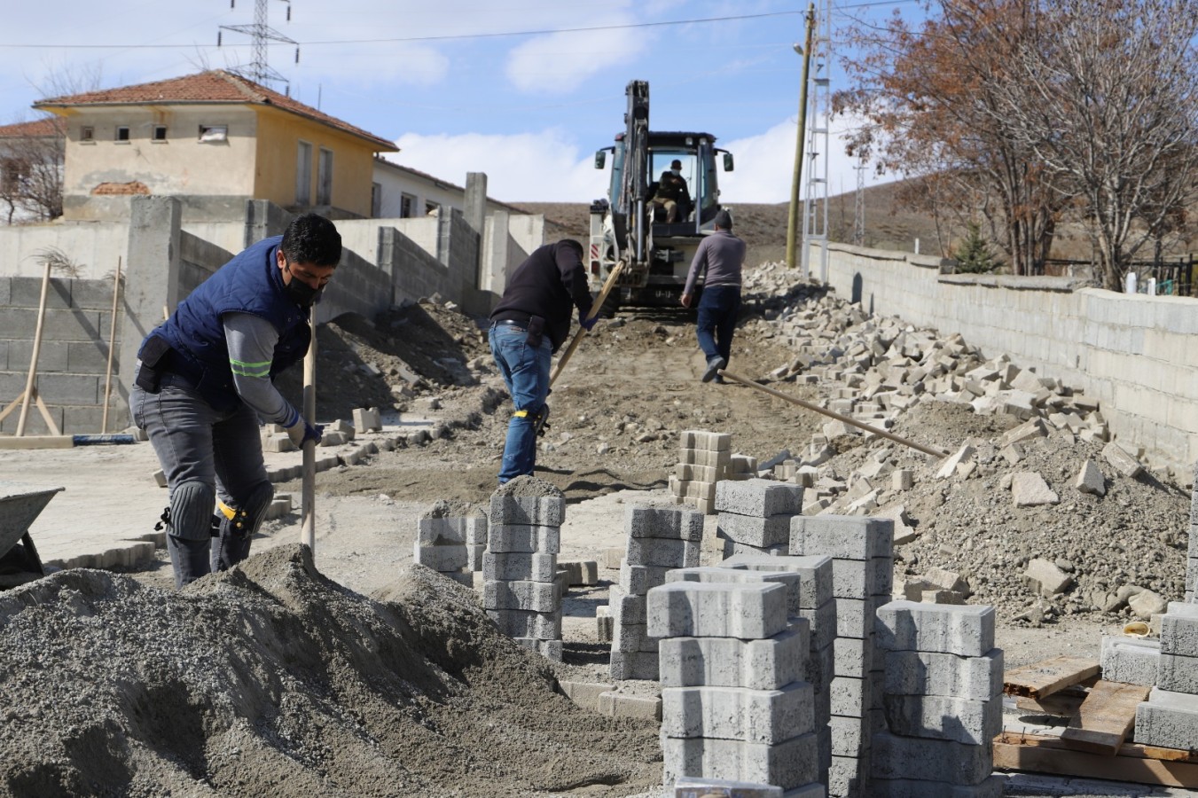 Fen İşleri Müdürlüğü Ekipleri Bakım Onarım Çalışmalarına Başladı