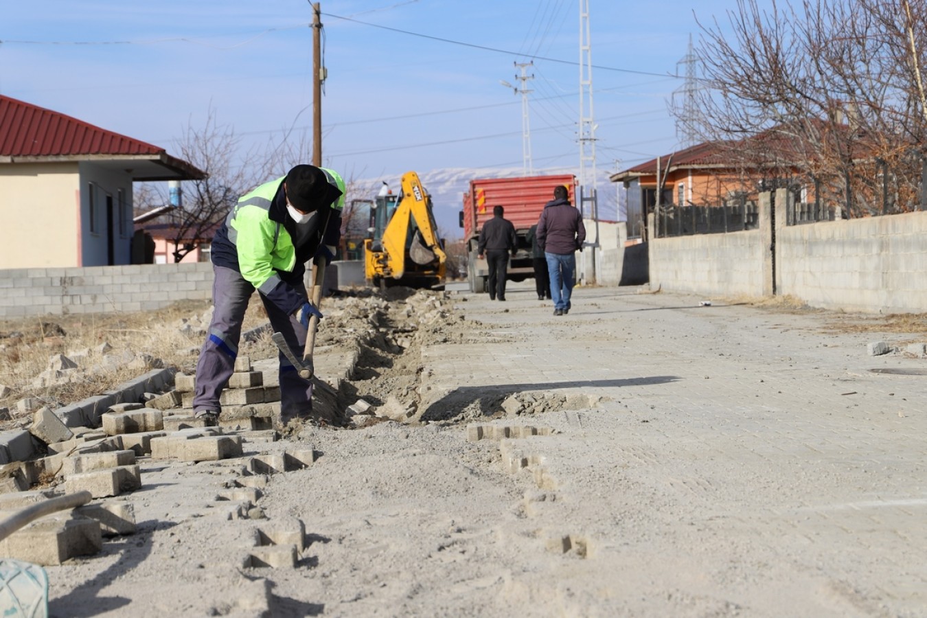 Fen İşleri Müdürlüğü Ekiplerimiz Çalışmalarını Sürdürüyor