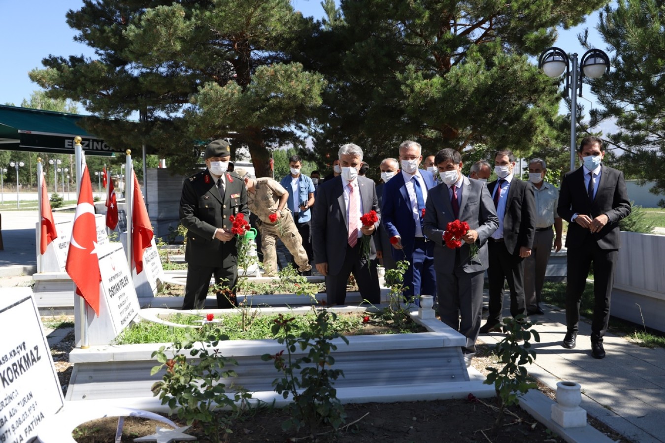 Garnizon Şehitliği, Şehit ve Gazi Aileleri Ziyaret Edildi
