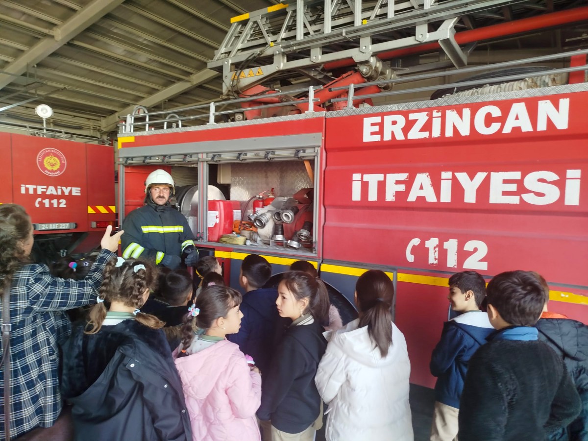Gazi İlkokulu Öğrencilerinden İtfaiye Müdürlüğümüze Ziyaret