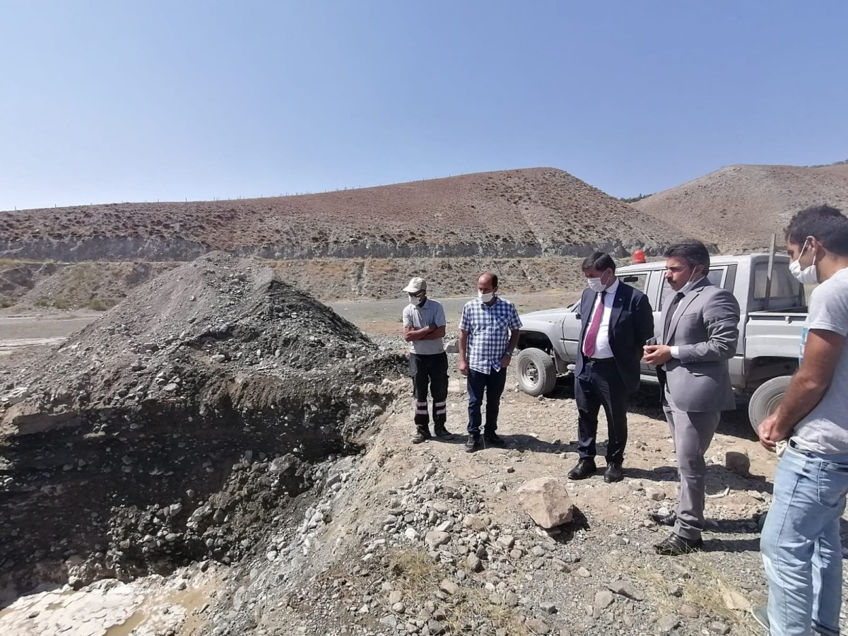 Geçit Mahallesindeki Su Kaçağının Tespiti İçin Çalışmalar Devam Ediyor