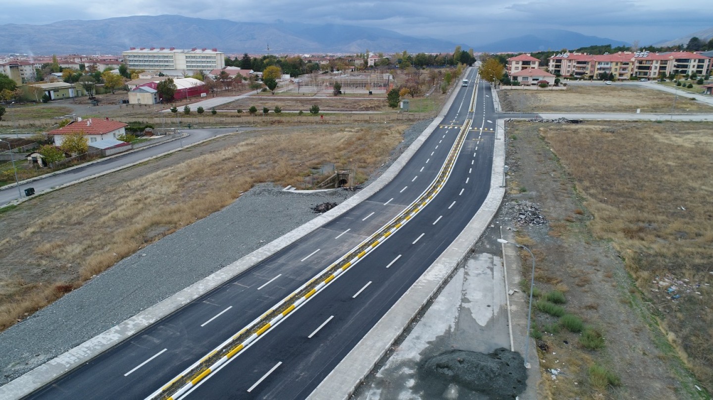 Hacı Ali Akın Caddesinde Sıcak Asfalt ve Tretuvar çalışmaları tamamlandı