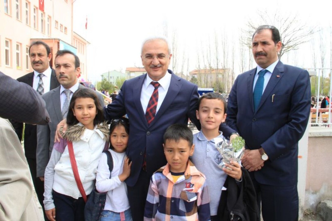 HER EVE BİR ÇİÇEK