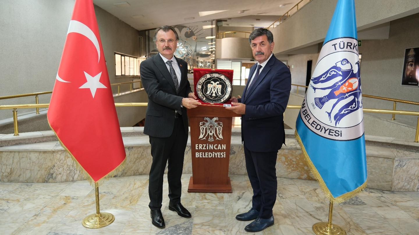 İLKSAN Yönetim Kurulu Başkanı Sn. İsa Barış, Belediye Başkanımız Sn. Bekir Aksun’a ziyarette bulundu.