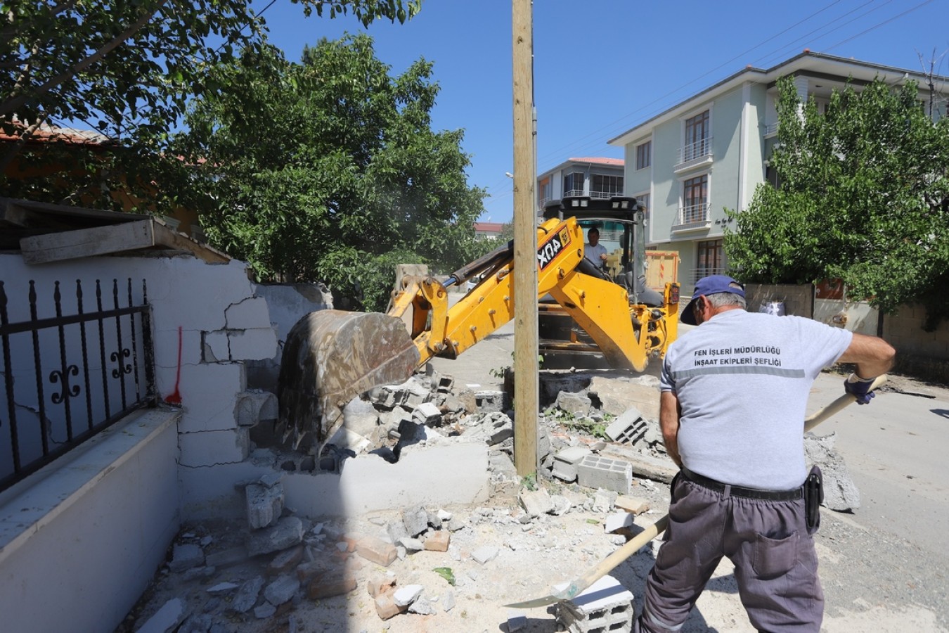 İnönü Mahallesi 14. Sokakta Yol Genişletme Çalışmaları Başladı