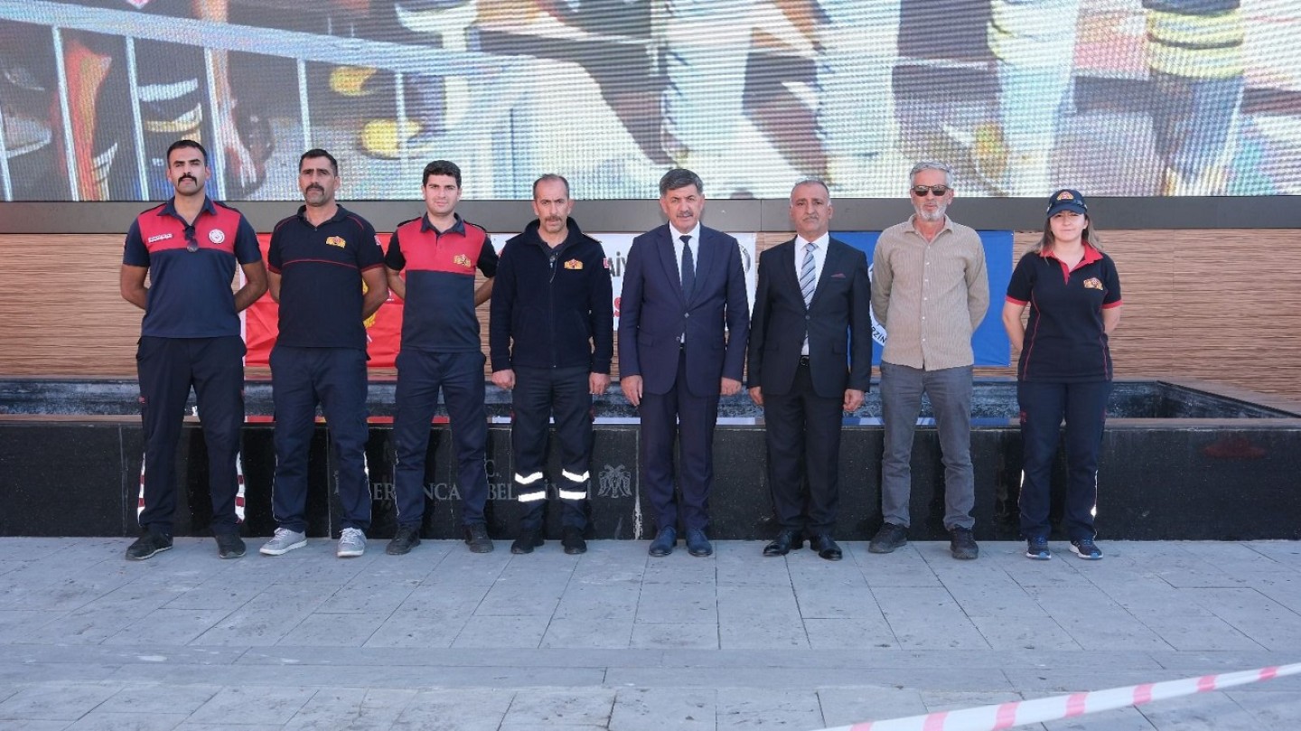 İtfaiye Haftası Etkinlikleri Dörtyol Kızılay Meydanı'nda Gerçekleştiriliyor.