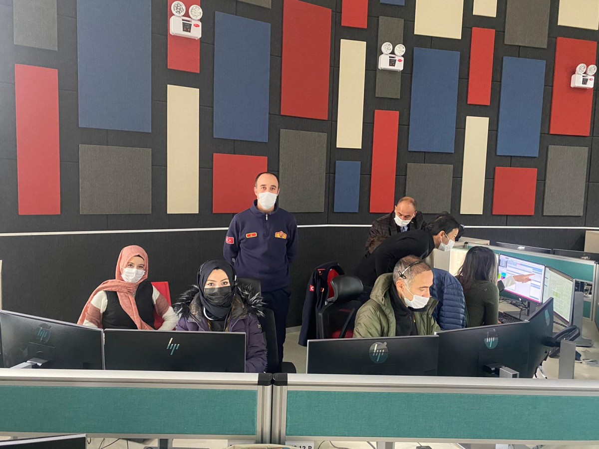 İTFAİYE MÜDÜRLÜĞÜ 112 ACİL ÇAĞRI MERKEZİNDE HİZMETİNE DEVAM EDİYOR
