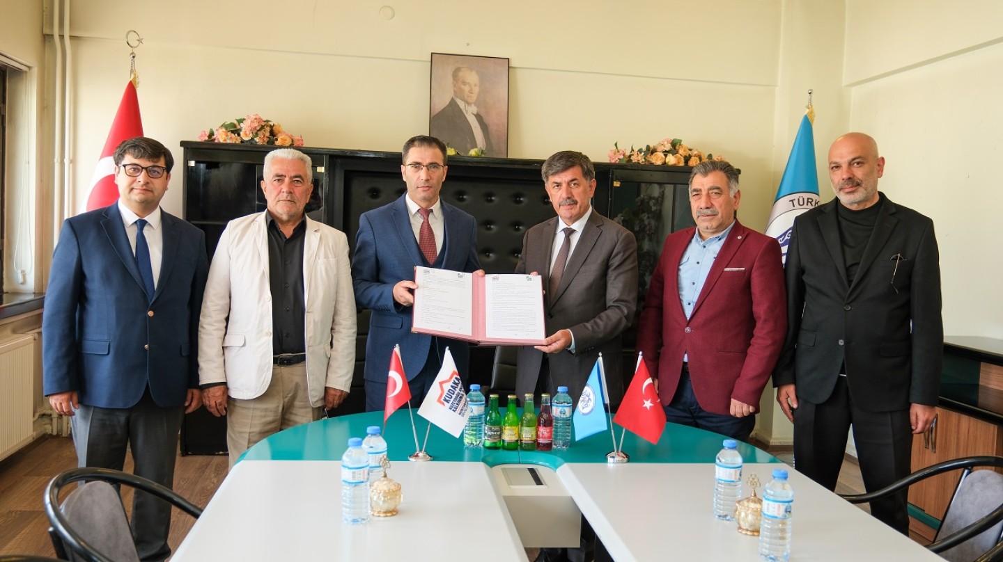 Jeotermal Kaynak Arama Amaçlı Jeoloji-Jeofizik Etüt ve Fizibilite Raporu Hazırlanması Projesi. 