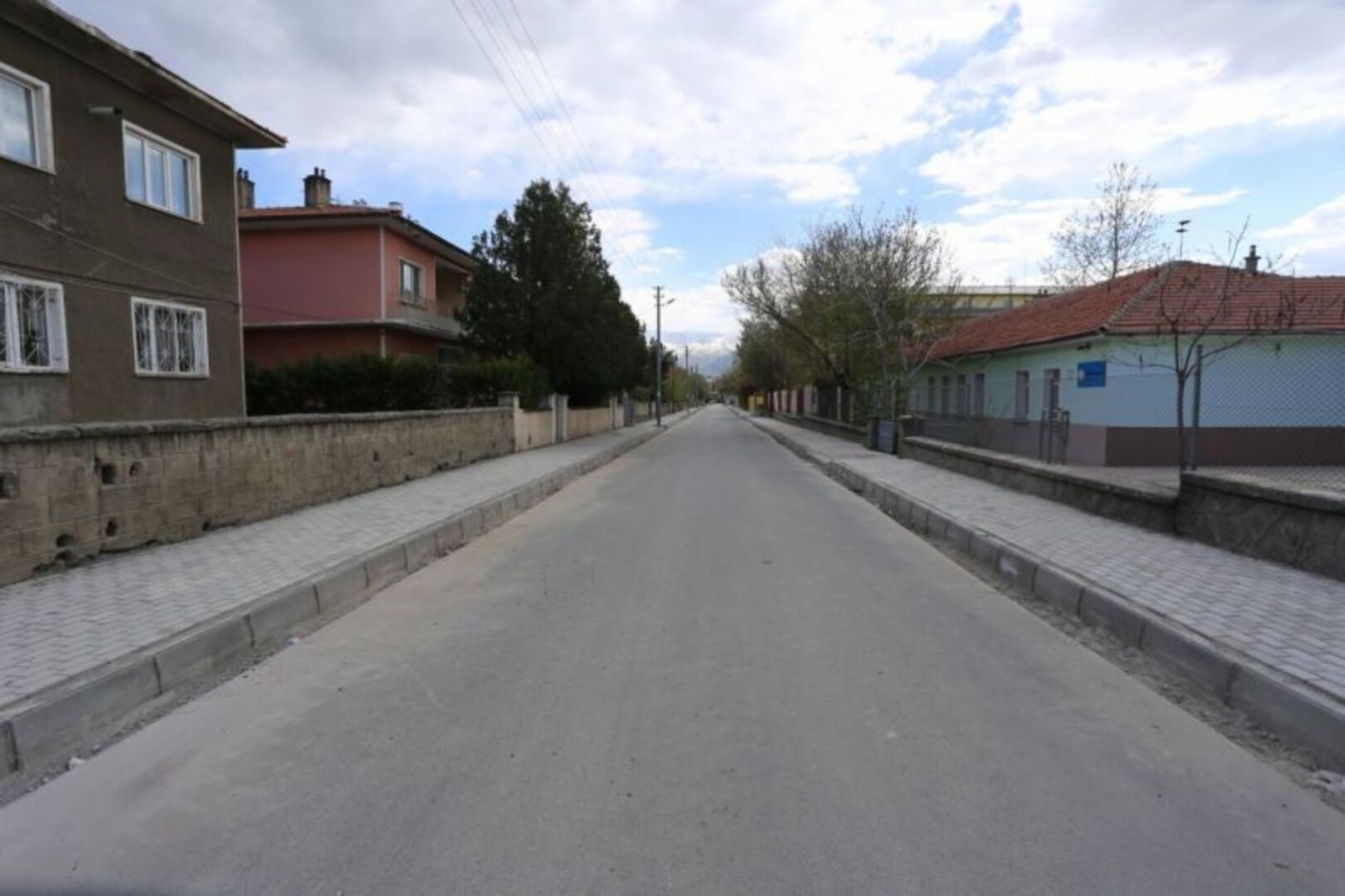 Kaldırım Çalışmaları Yeni Mahallede Devam Ediyor