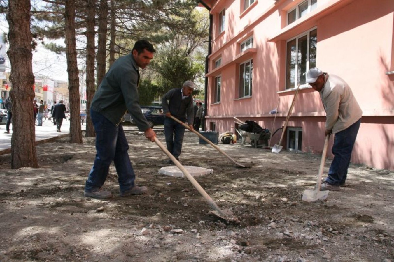 Kaldırım Yenileme Çalışmaları Devam Ediyor