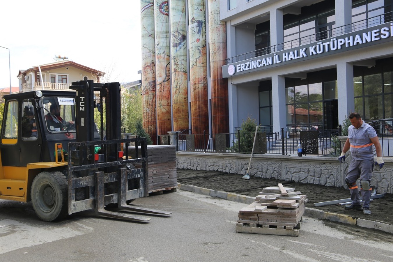 Kaldırım yenileme çalışmalarımız devam ediyor