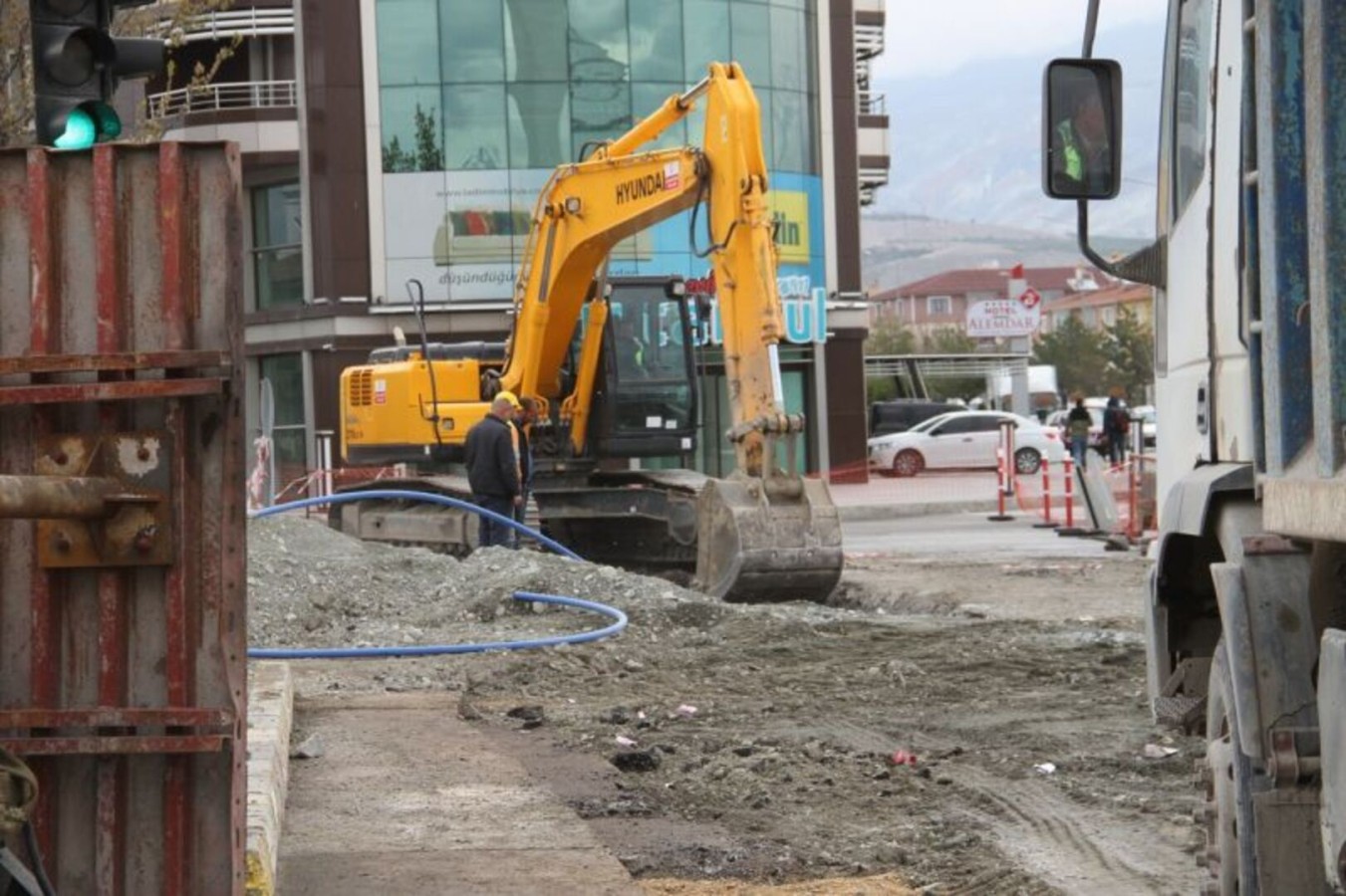 KANALİZASYON HATTI YENİLEME ÇALIŞMALARINDA SONA GELİNDİ.