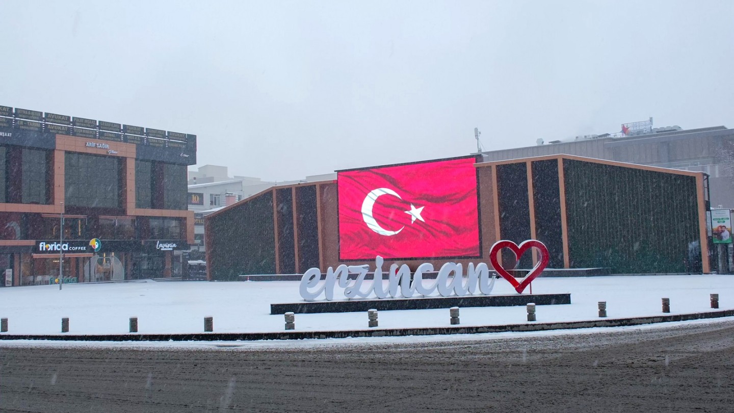 Kar küreme çalışmalarımız kapsamlı bir şekilde devam ediyor.
