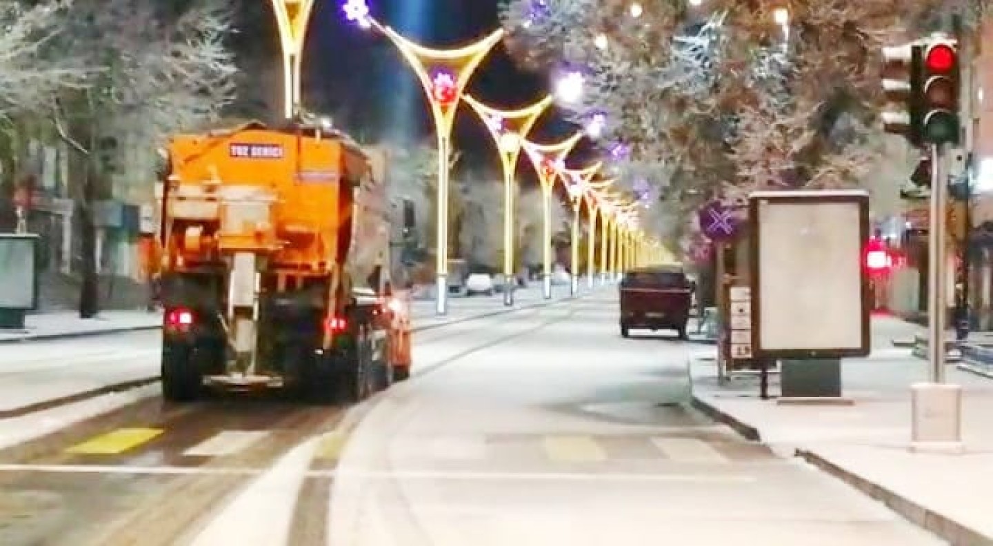 Kar Küreme ve Tuzlama Çalışmaları Yapıldı