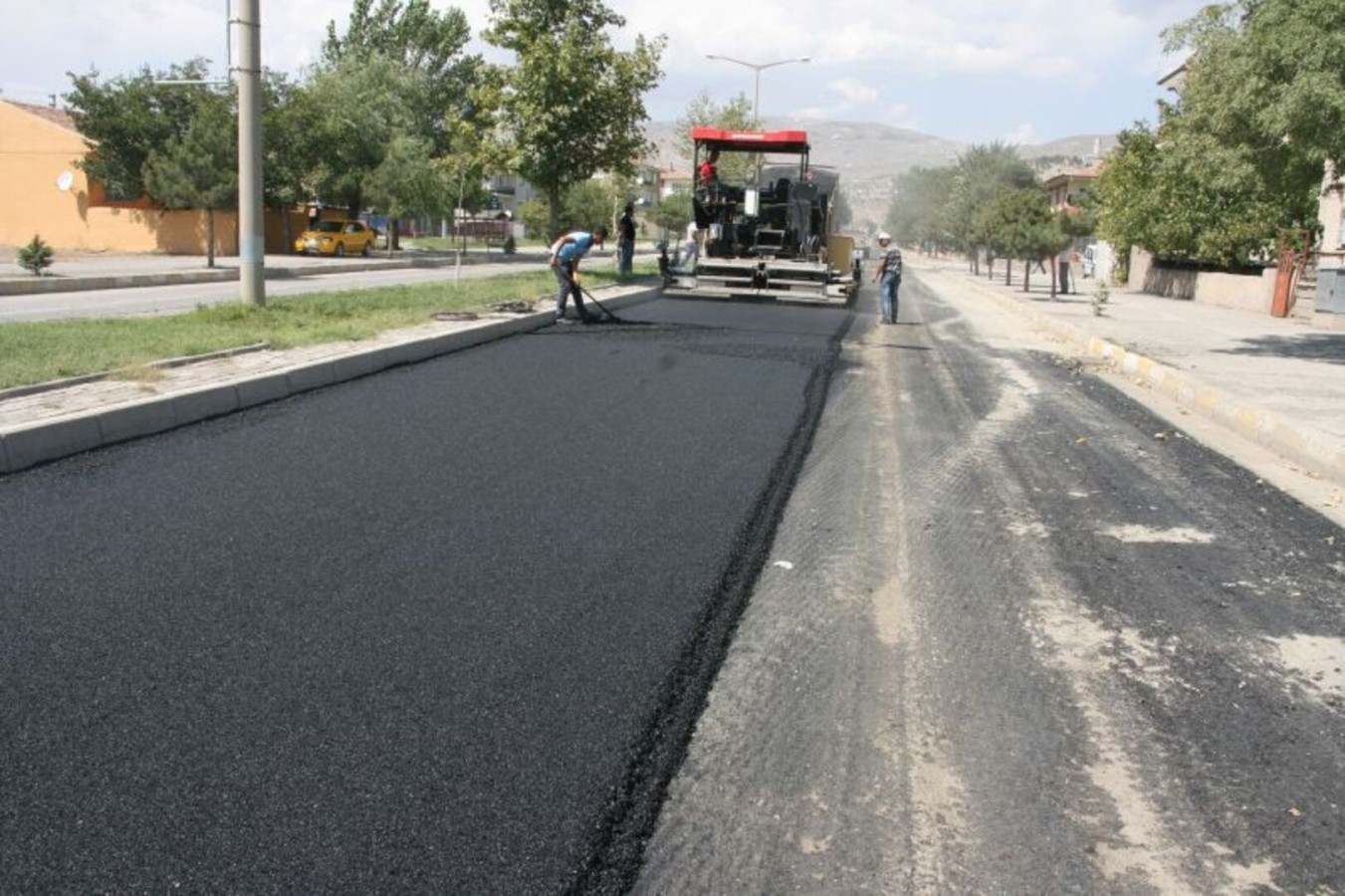 KIRKLAR CADDESİ ASFALTLANIYOR