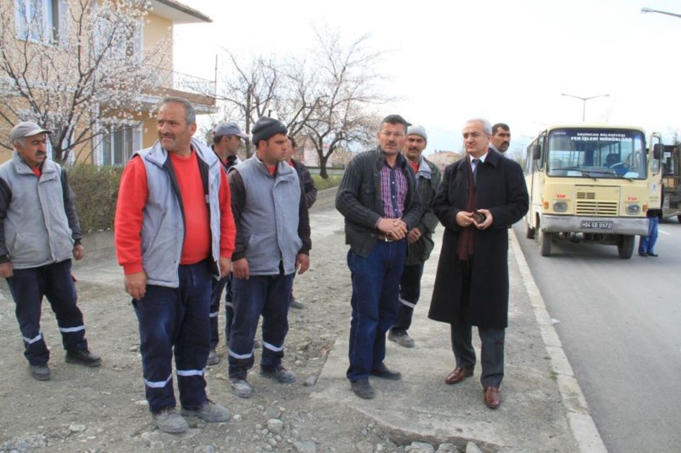 KIRKLAR CADDESİNDE KALDIRIM ÇALIŞMALARI BAŞLADI