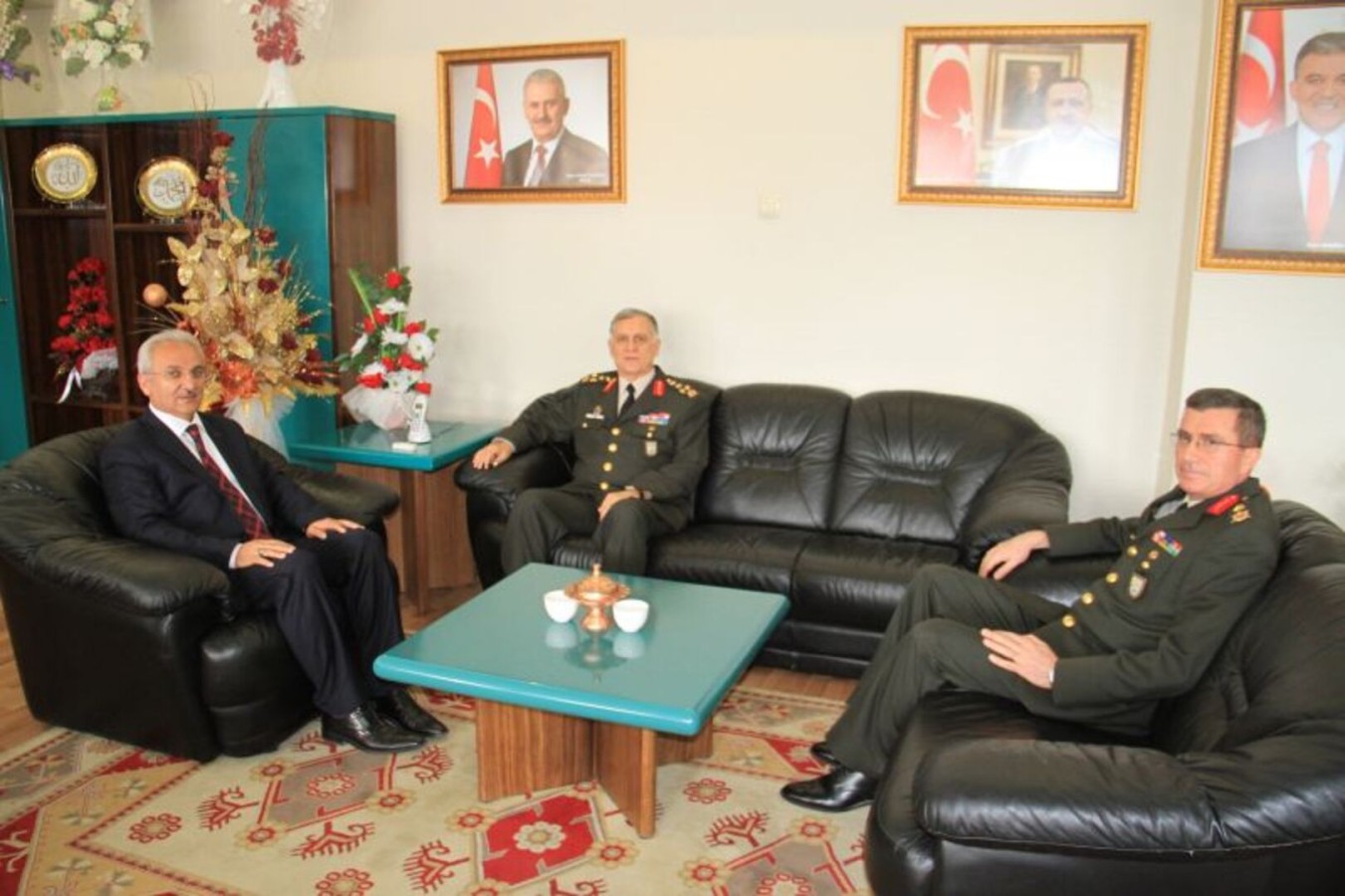 KOMUTANLARDAN BELEDİYEYE ZİYARET