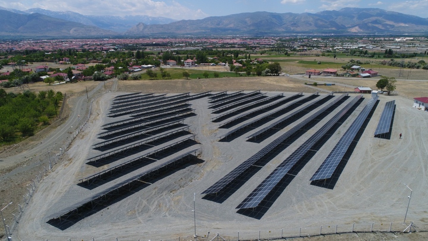 Kurutilek’te Faaliyete Geçen 990 KW’lik Güneş Enerji Santraline Başkan Aksun’dan Ziyaret