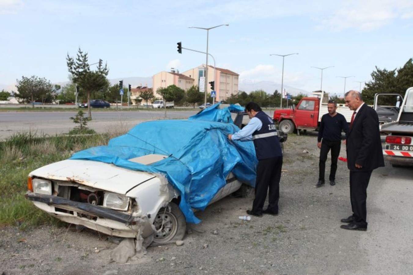 Mahalle aralarındaki Hurda Araçlar Toplanıyor