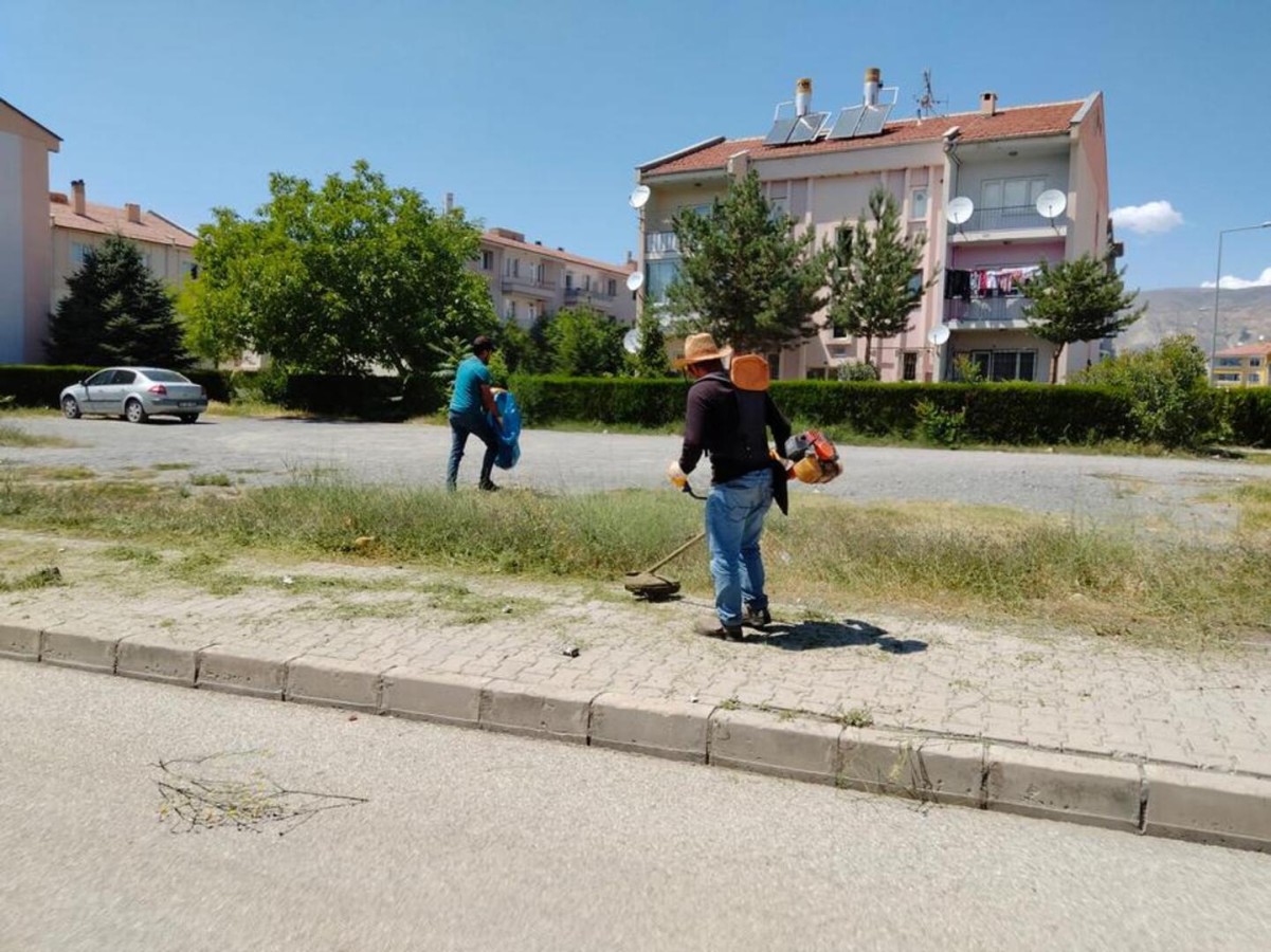 Mahallelerin temizlik çalışmaları devam ediyor