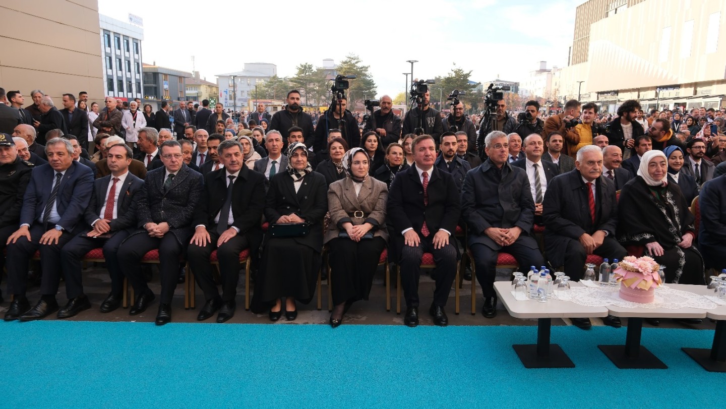 Mengücek Gazi Eğitim ve Araştırma Hastanesi’nin resmi açılış programı