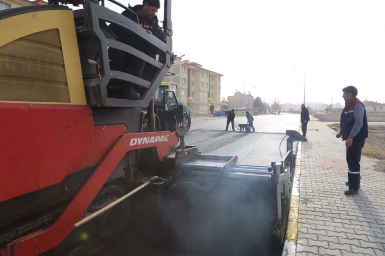Mengüceli Mahallesinde Asfalt Kaplama Çalışmalarına Devam Ediyor