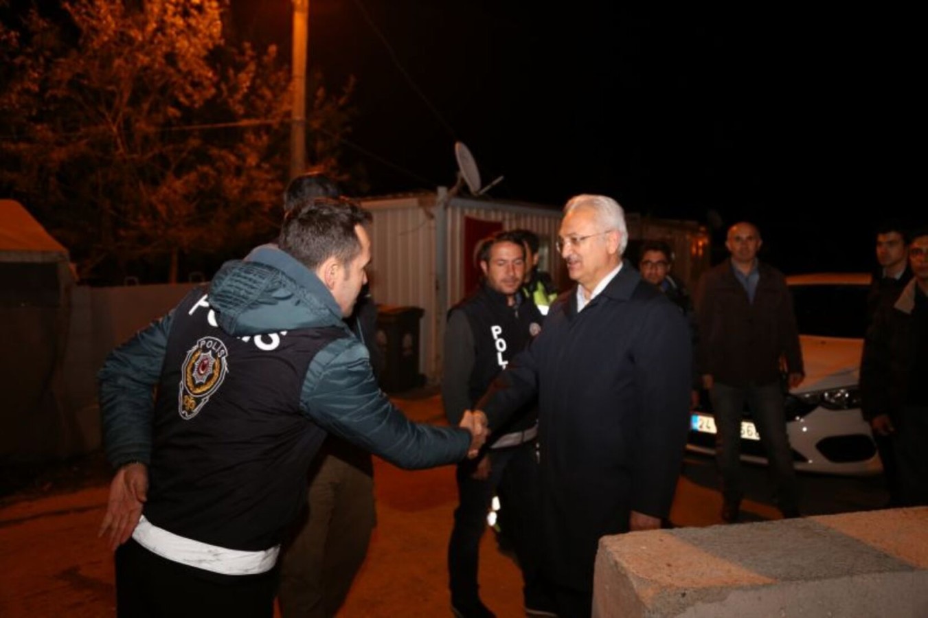 MİLLET OLARAK POLİSİMİZİN HER ZAMAN YANINDAYIZ